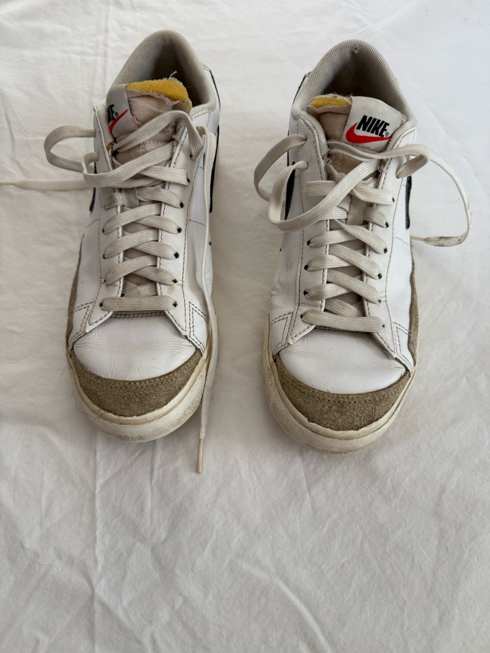 Nike White & Black Low-Top Sneakers
